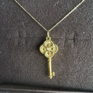 K18 Lock key pendant